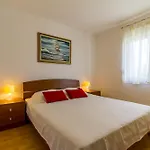 With Parking Space Valbandon, - 16261 Apartamento
