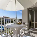 With Parking Space Valbandon, - 16261 Apartamento