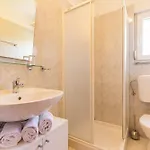 With Parking Space Valbandon, - 16261 Apartamento *
